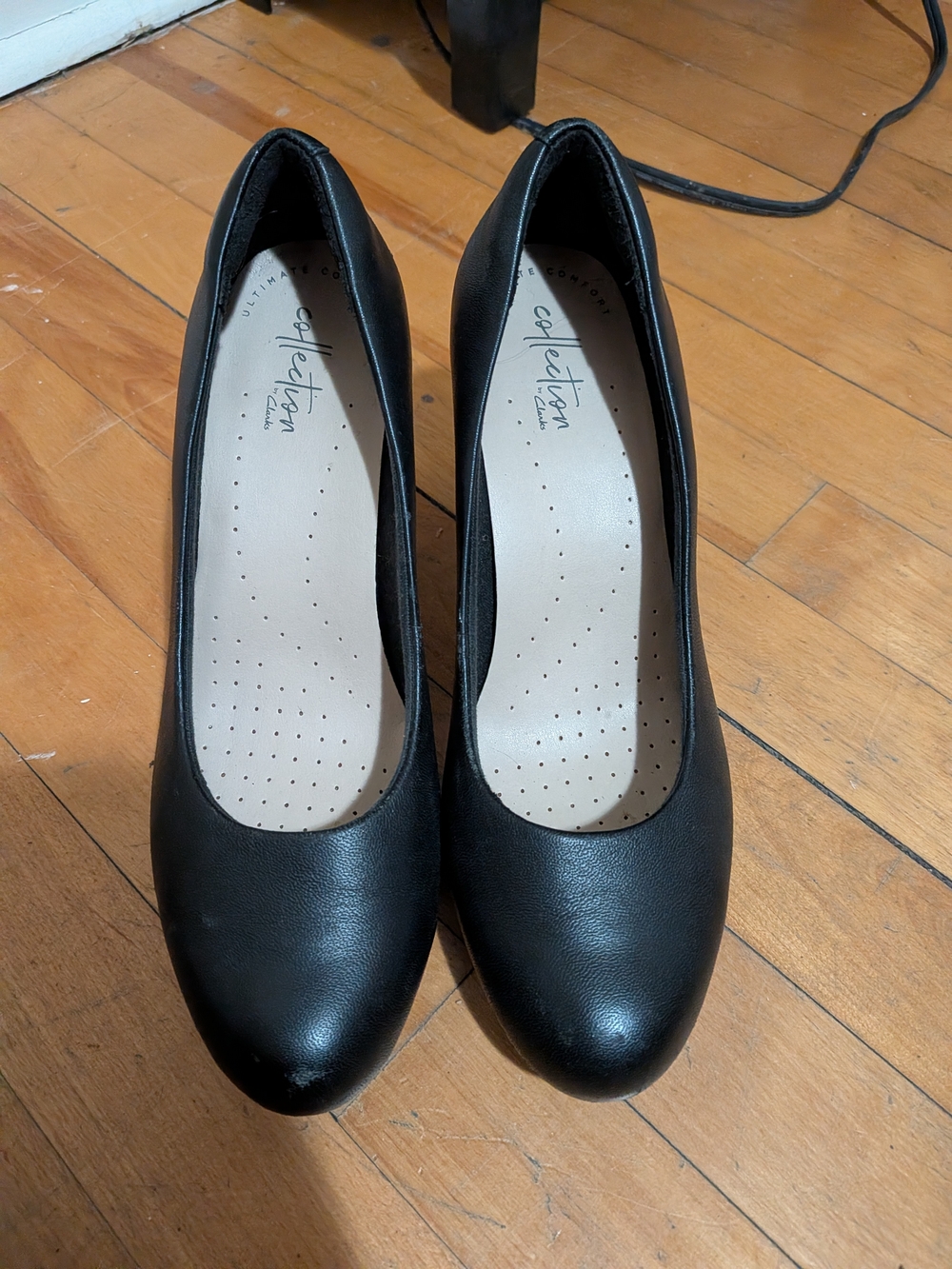 Clark's Black Round-Toe Pumps
